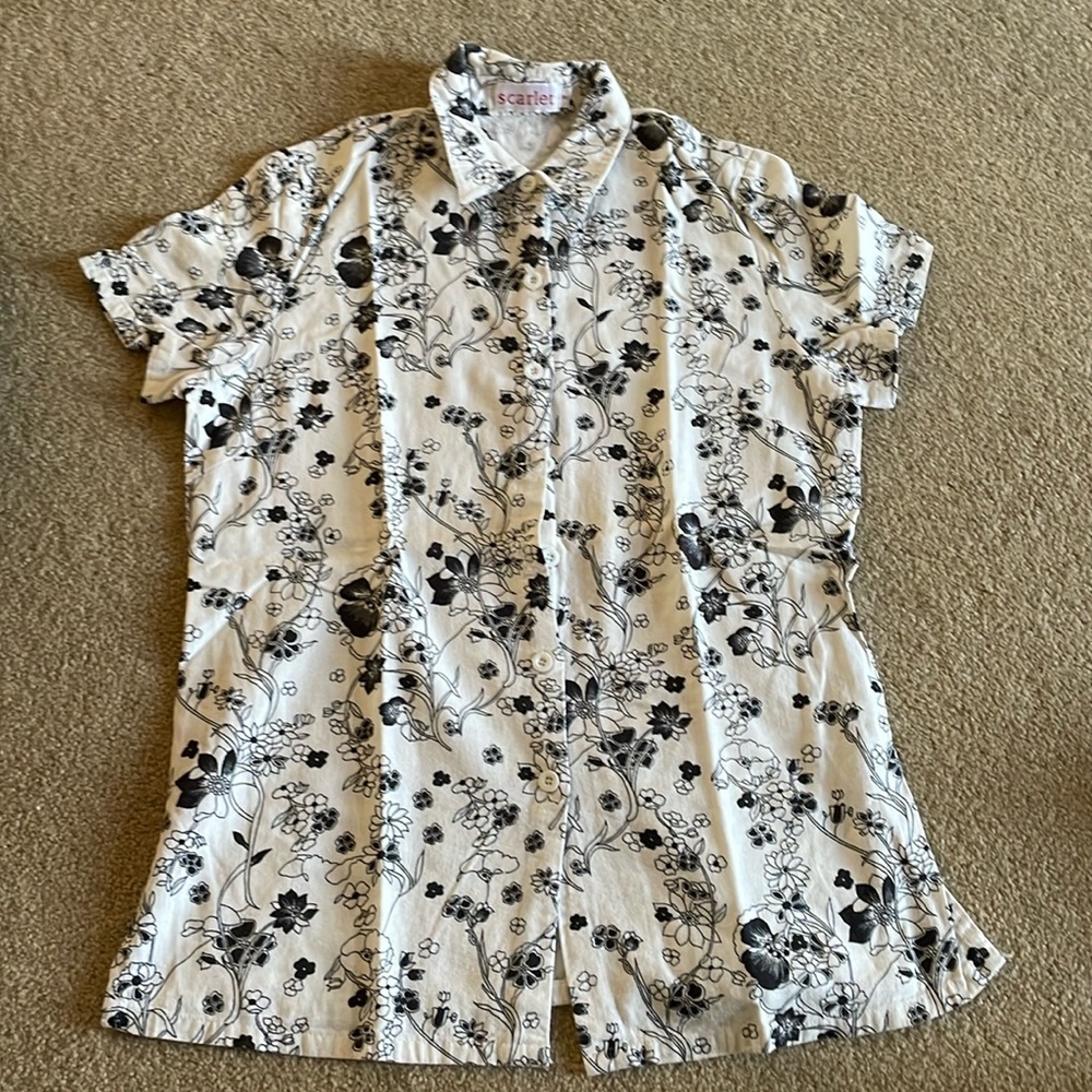 Women’s White Floral Button Down